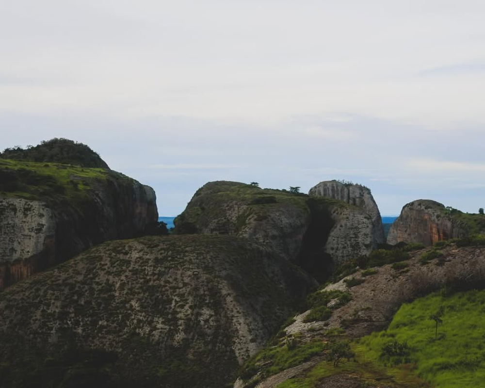 Black Rocks, Tour in Malange