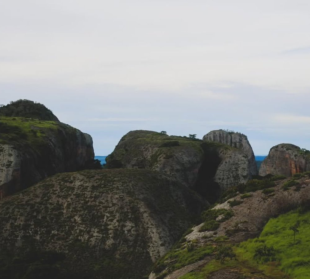 Black Rocks, Tour in Malange