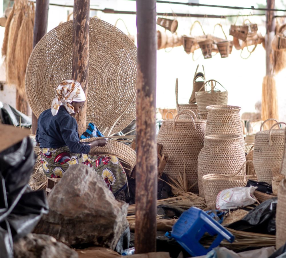 Craft Market, Tour in Angola